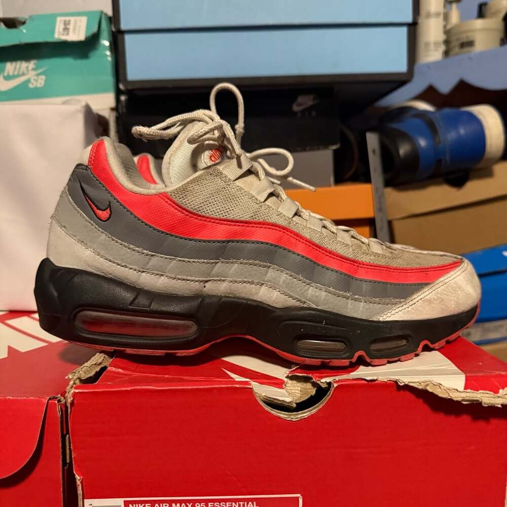 Nike Air Max 95 Essential Comet White Crimson 749766-112